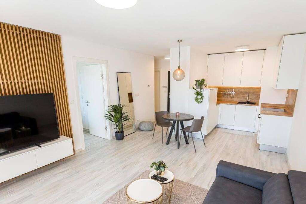 Urban Apartment With Possibility Of Parking Pressburg Exterior foto